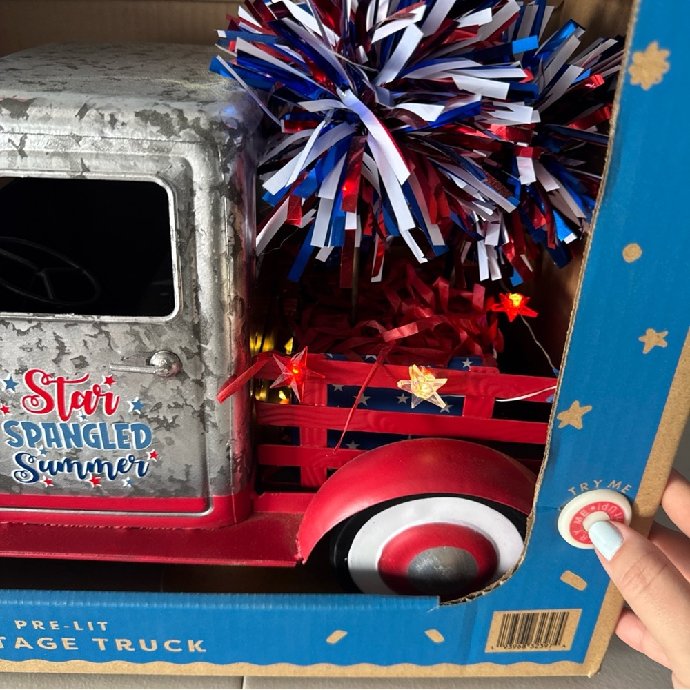 Member's Mark Pre-Lit Vintage Truck Star Spangled Summer Patriotic - Picture 4 of 7